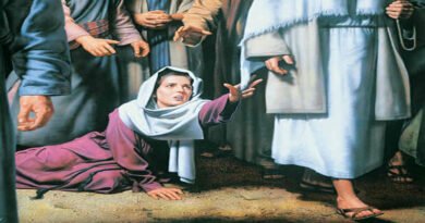 figura da mulher tocando nas vestes de Jesus