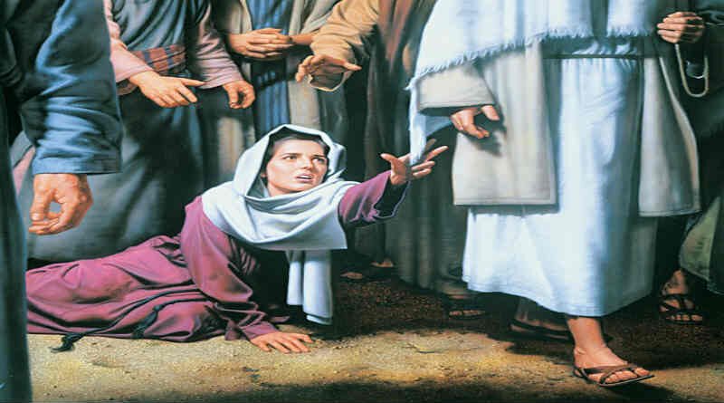 figura da mulher tocando nas vestes de Jesus