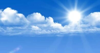 Céu azul com um sol reluzente