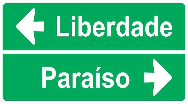 placa de trânsito indicando liberdade a esquerda e paraíso a direita